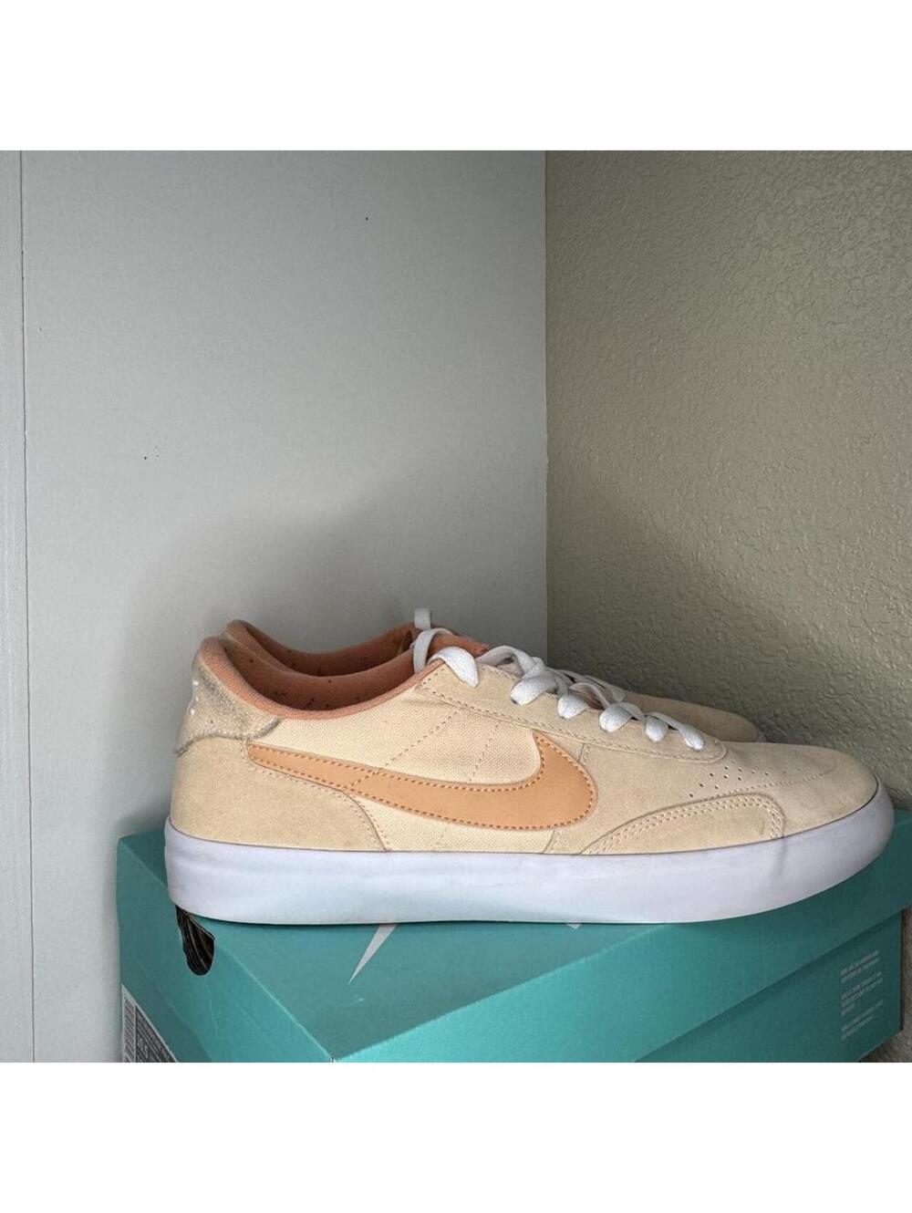 Nike Men's Tan and Cream Trainer